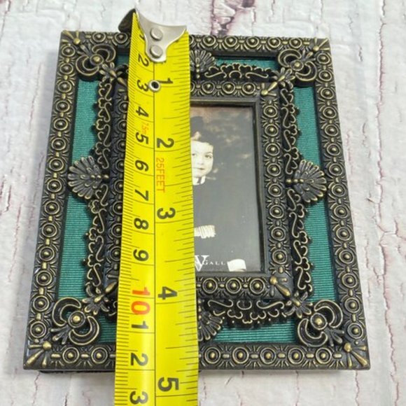 Vintage Picture Frame, Photo frame/Metal decorated Frame with flowers and plant - Picture 6 of 10